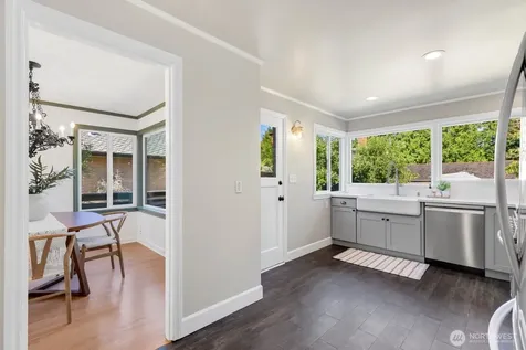 3848 29th Avenue W Seattle WA 98199