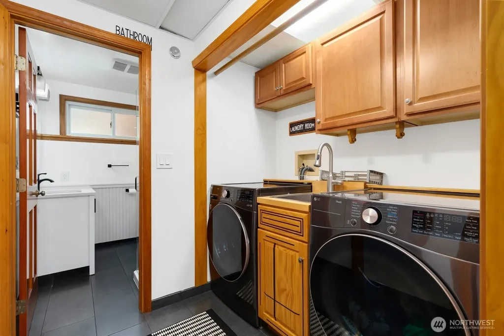 11123 34th Place SW Seattle WA 98146