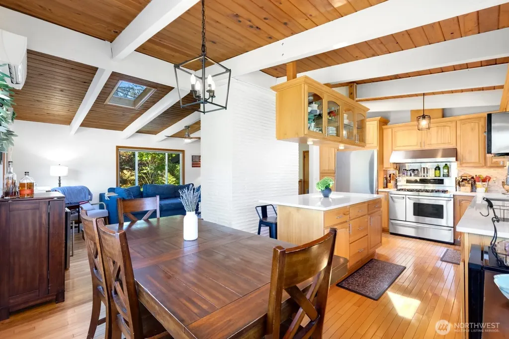 11123 34th Place SW Seattle WA 98146