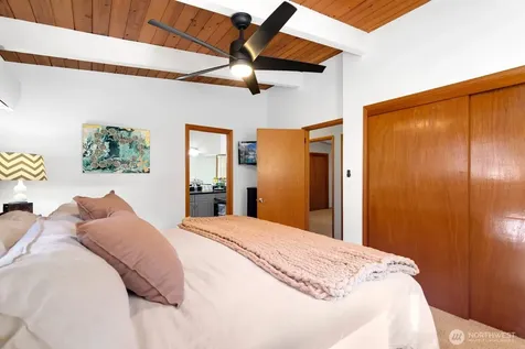 11123 34th Place SW Seattle WA 98146