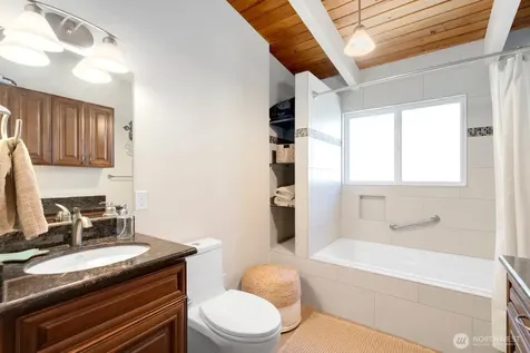 11123 34th Place SW Seattle WA 98146