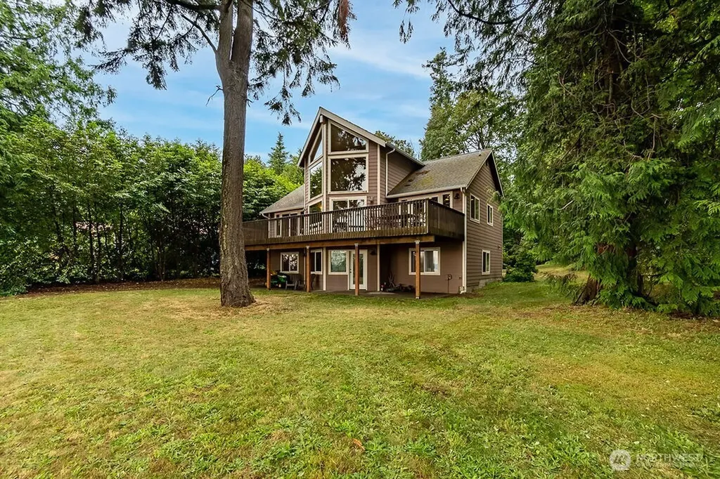 8 W Gedney Way Hat Island WA 98206