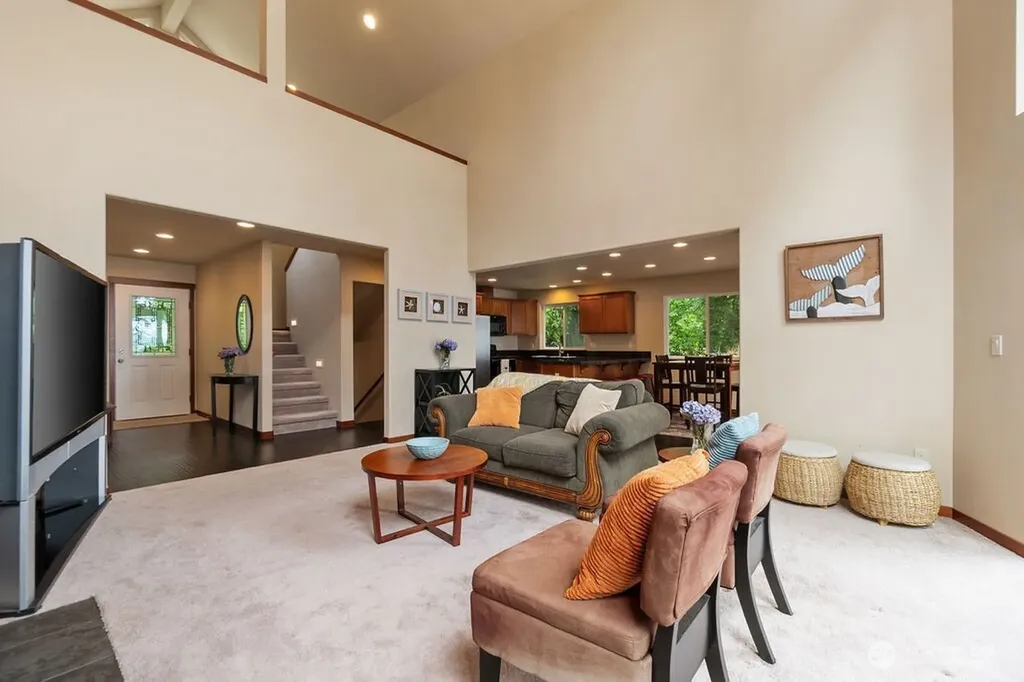 8 W Gedney Way Hat Island WA 98206