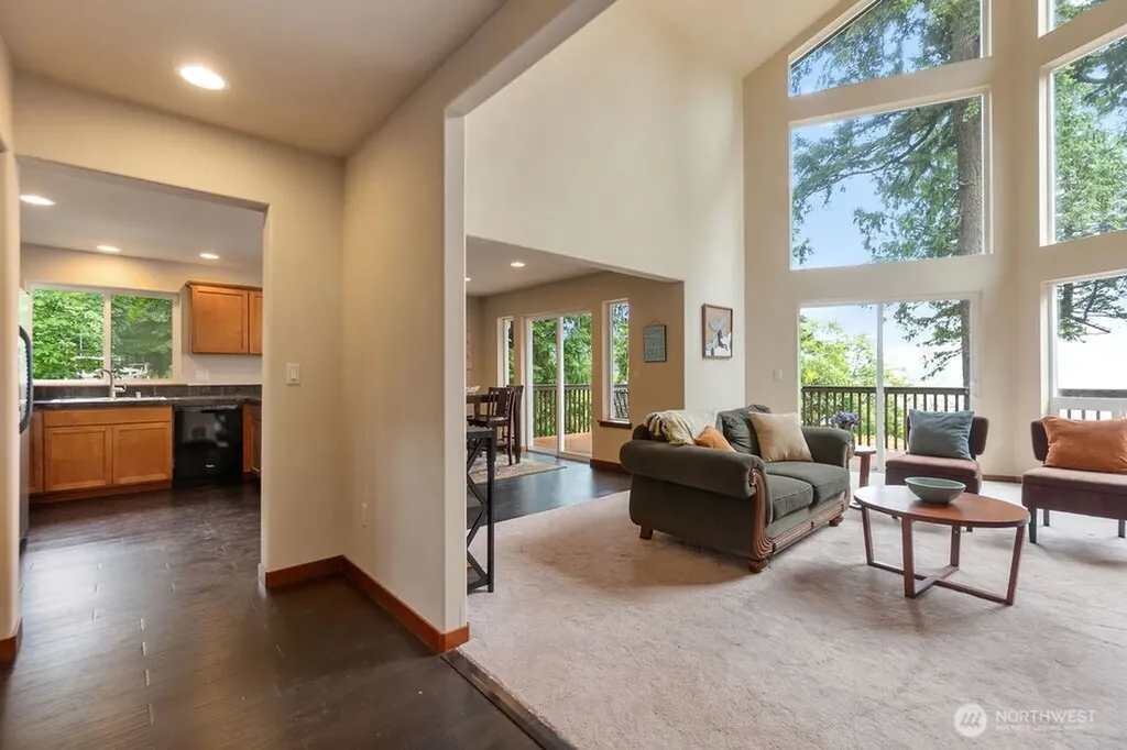 8 W Gedney Way Hat Island WA 98206