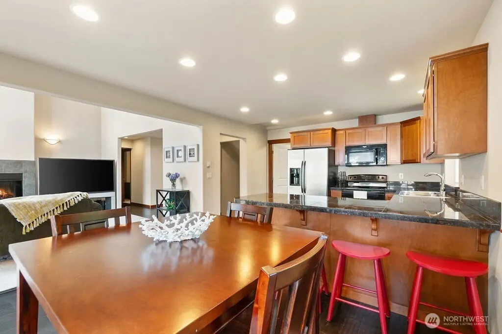 8 W Gedney Way Hat Island WA 98206
