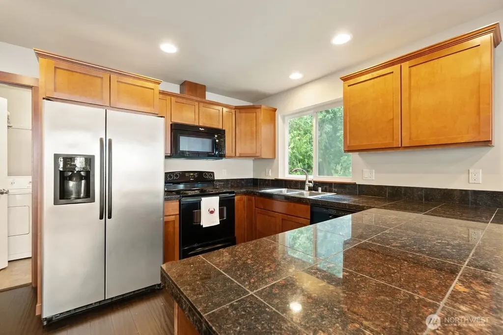 8 W Gedney Way Hat Island WA 98206