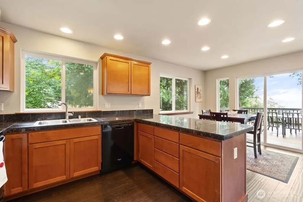 8 W Gedney Way Hat Island WA 98206