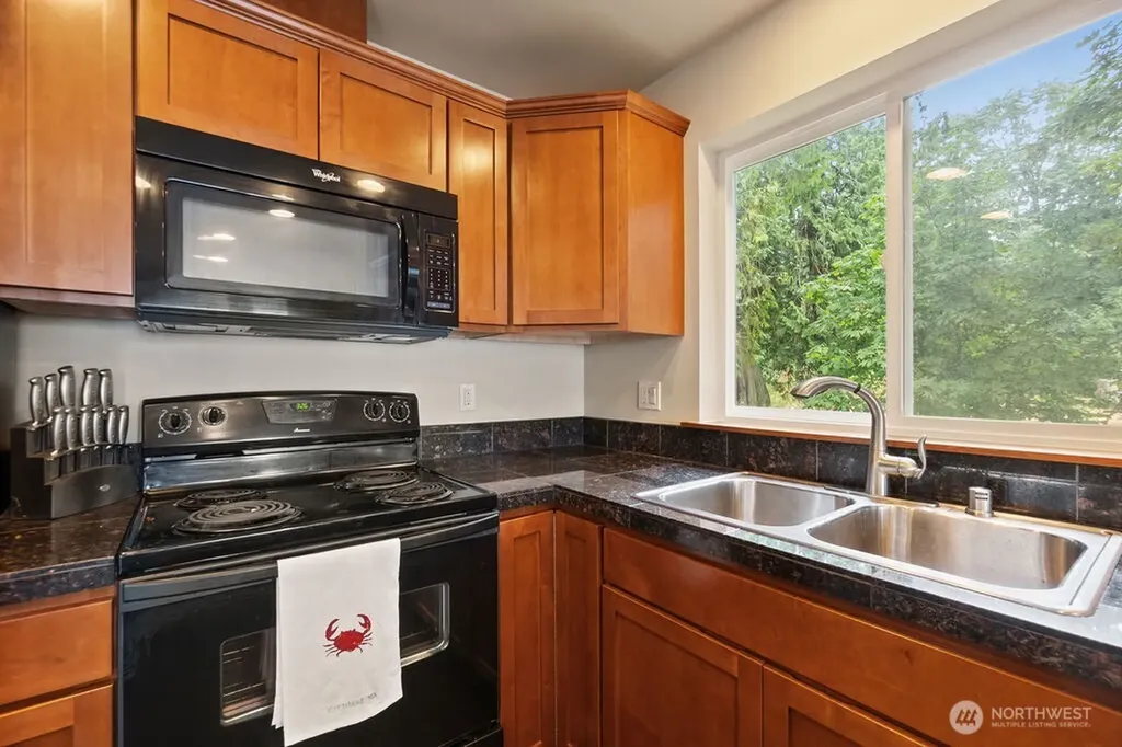 8 W Gedney Way Hat Island WA 98206