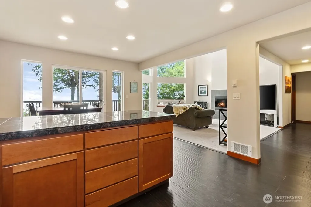 8 W Gedney Way Hat Island WA 98206