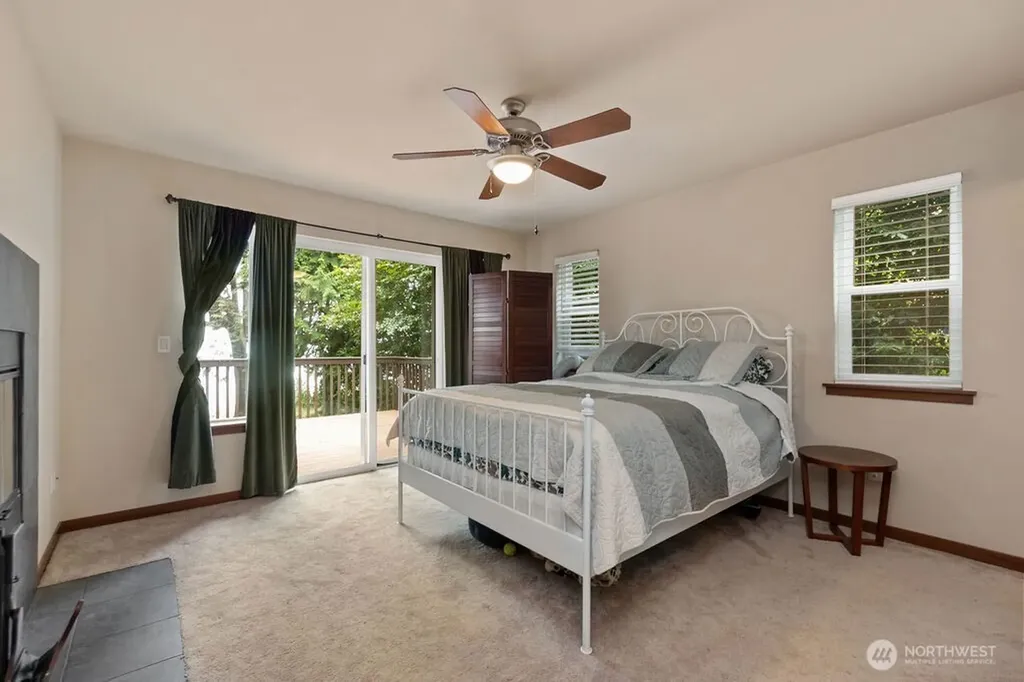 8 W Gedney Way Hat Island WA 98206