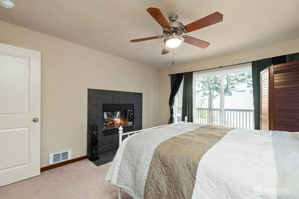 8 W Gedney Way Hat Island WA 98206