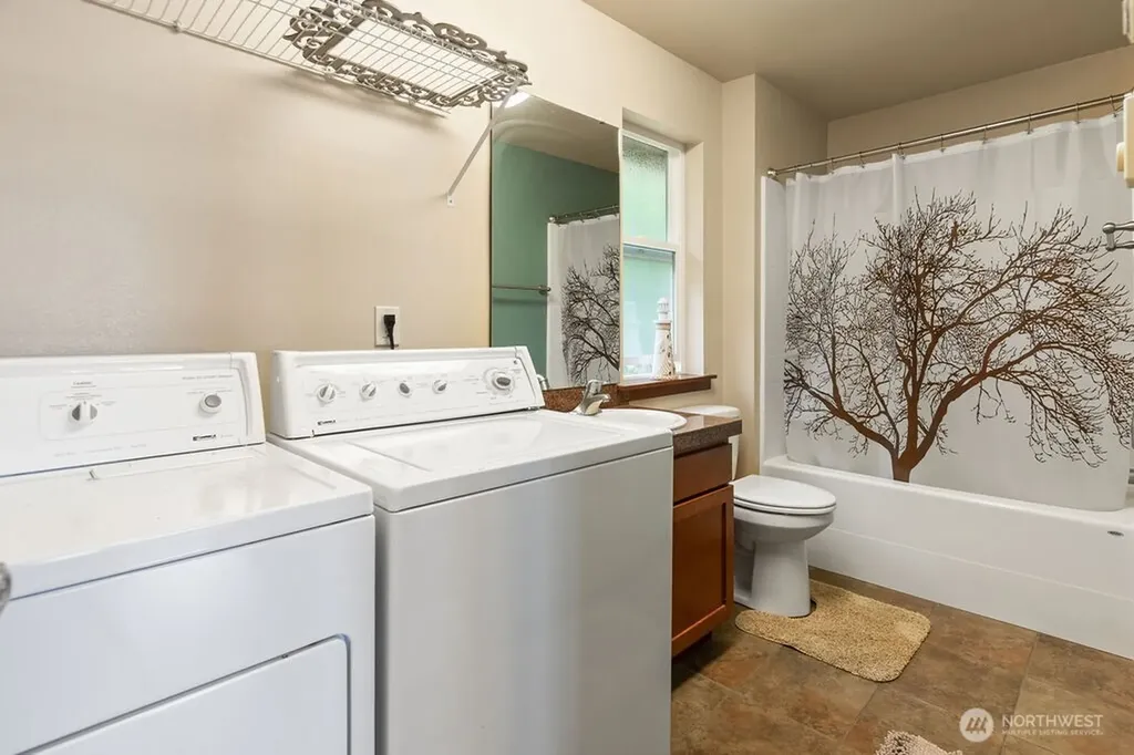 8 W Gedney Way Hat Island WA 98206