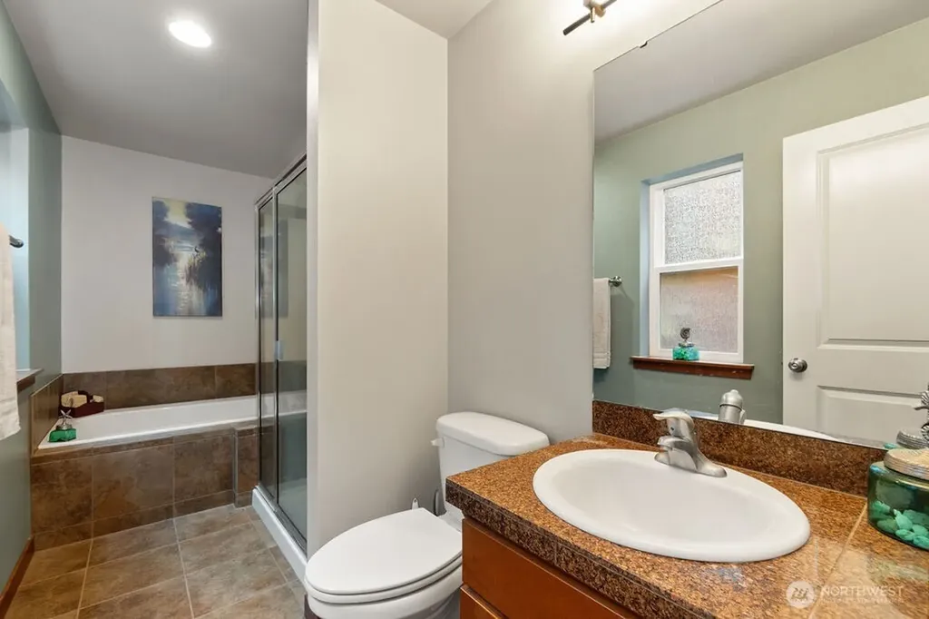 8 W Gedney Way Hat Island WA 98206