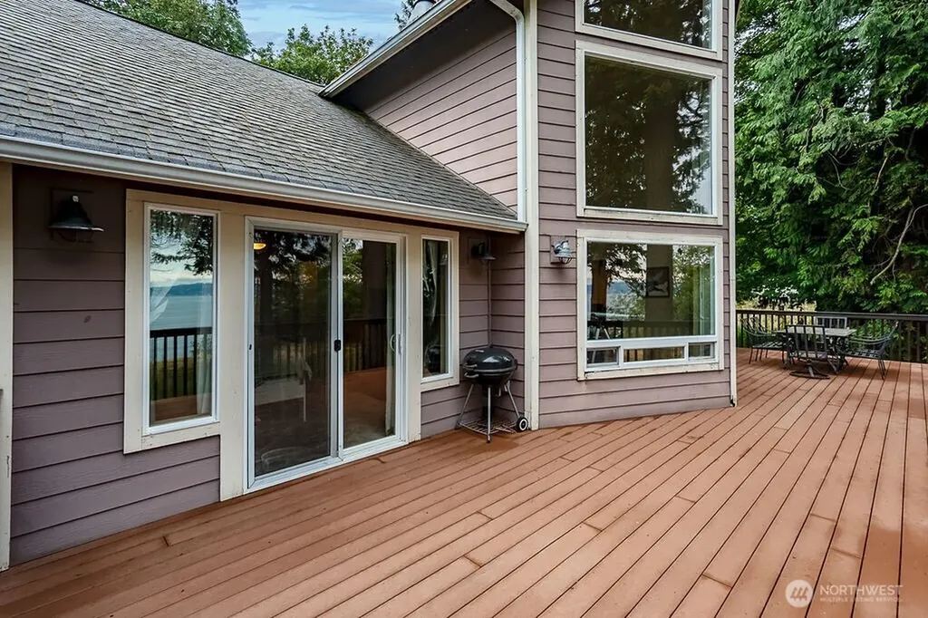 8 W Gedney Way Hat Island WA 98206