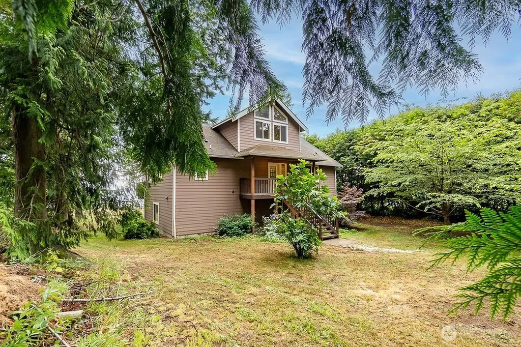 8 W Gedney Way Hat Island WA 98206