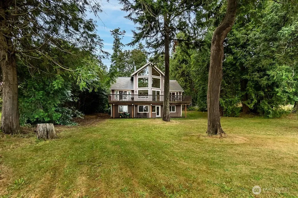 8 W Gedney Way Hat Island WA 98206