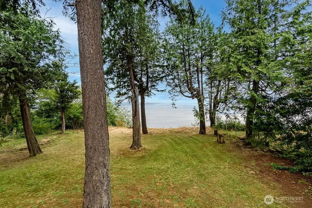8 W Gedney Way Hat Island WA 98206
