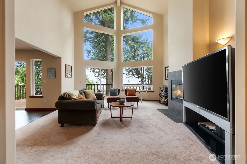 8 W Gedney Way Hat Island WA 98206