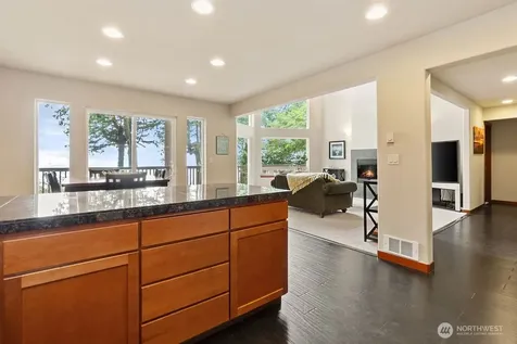 8 W Gedney Way Hat Island WA 98206
