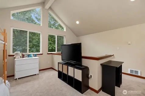 8 W Gedney Way Hat Island WA 98206