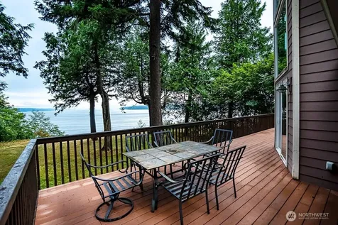 8 W Gedney Way Hat Island WA 98206