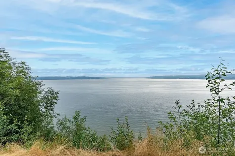 8 W Gedney Way Hat Island WA 98206