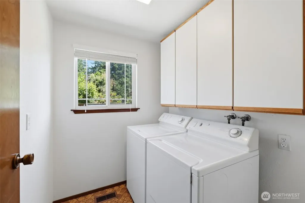 5008 65th Avenue W University Place WA 98467