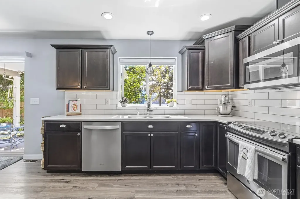 18109 Sundown* Court SE Yelm WA 98597