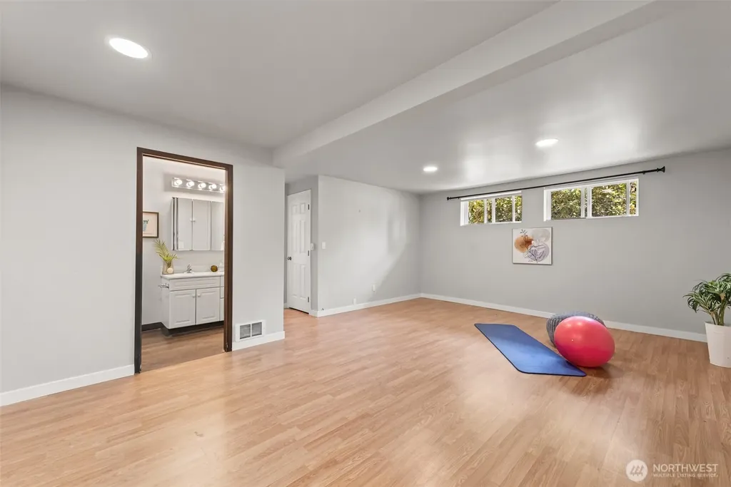 22208 Meridian Avenue S Bothell WA 98021