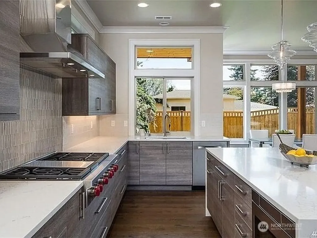 10207 NE 21st Place Bellevue WA 98004