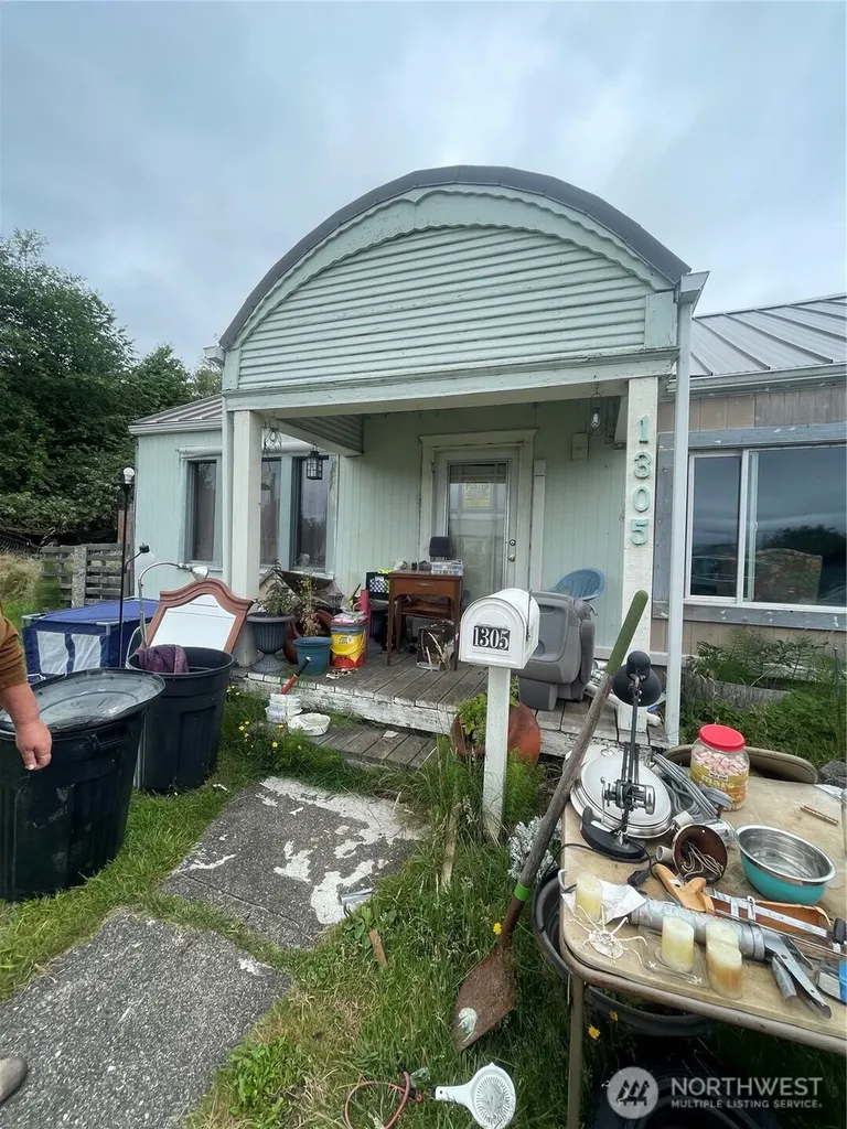 1305 Park Avenue Raymond WA 98577