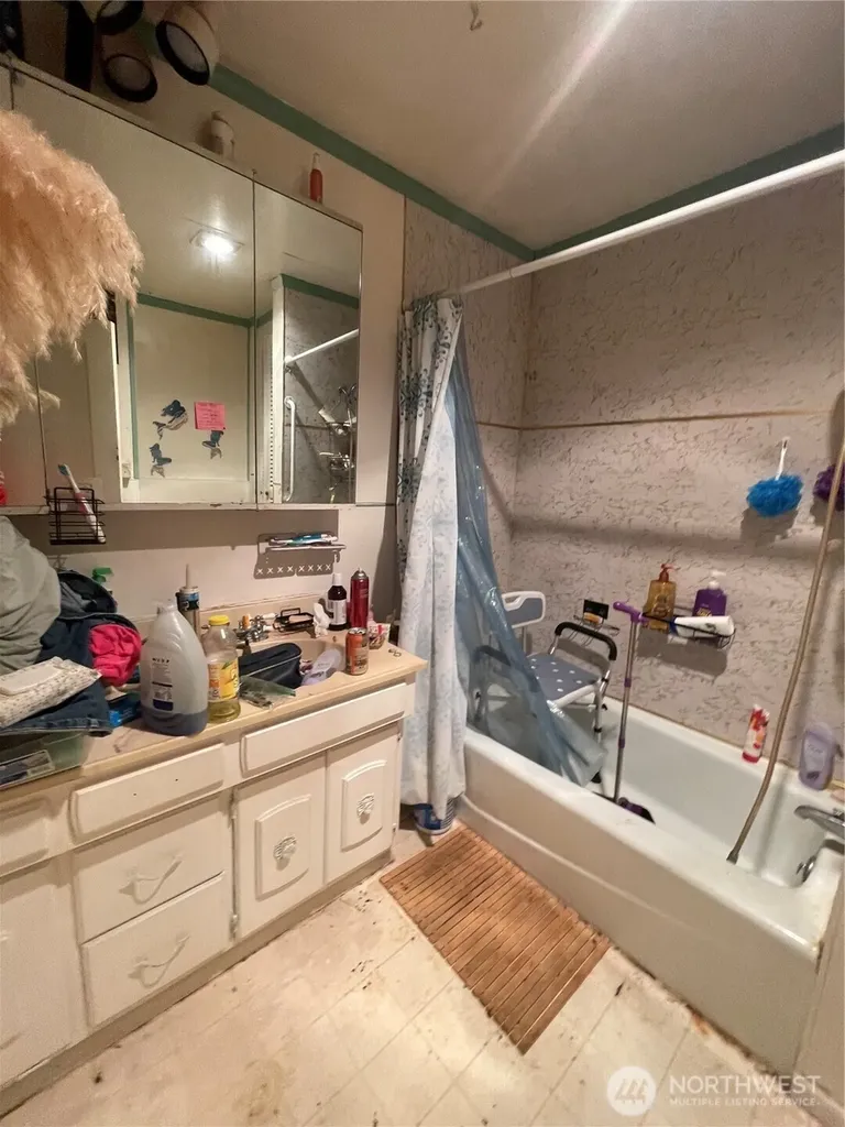 1305 Park Avenue Raymond WA 98577