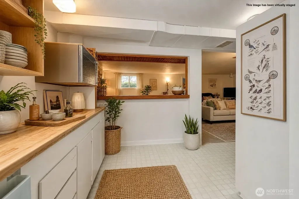 2407 Larch Way Lynnwood WA 98036