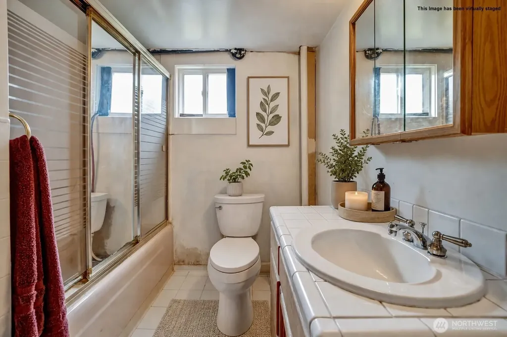 2407 Larch Way Lynnwood WA 98036