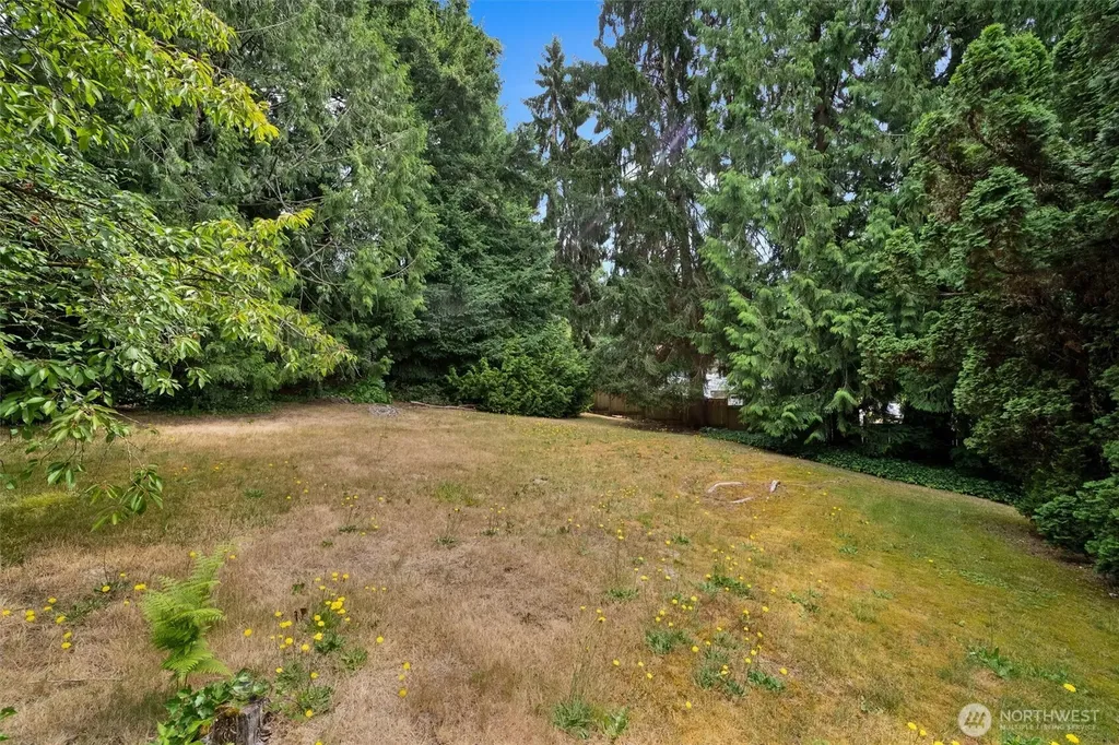 2407 Larch Way Lynnwood WA 98036