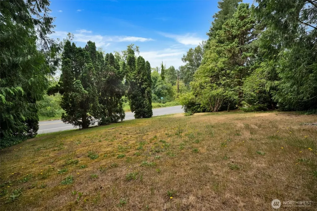 2407 Larch Way Lynnwood WA 98036