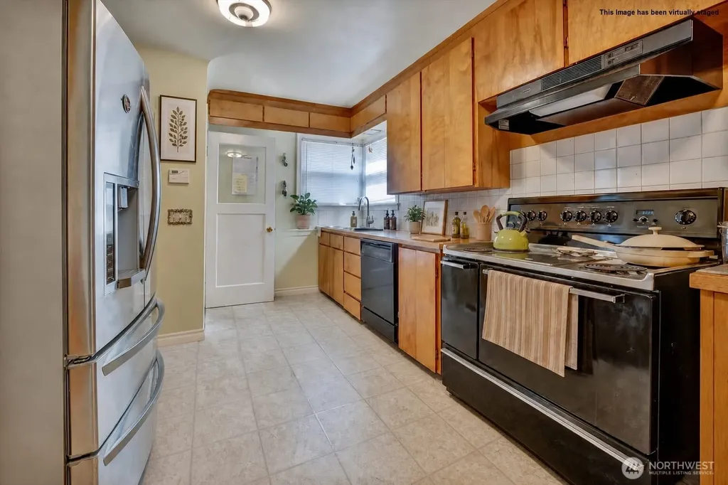 2407 Larch Way Lynnwood WA 98036