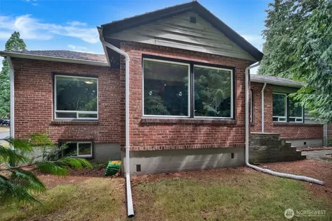 2407 Larch Way Lynnwood WA 98036