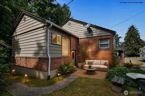 2407 Larch Way Lynnwood WA 98036