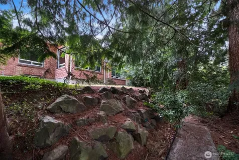 2407 Larch Way Lynnwood WA 98036