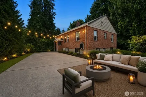 2407 Larch Way Lynnwood WA 98036