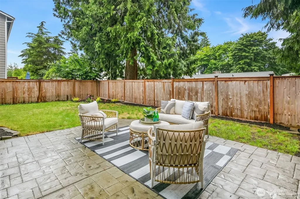 2450 Ferndale Place NE Renton WA 98056