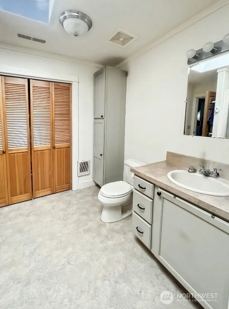 55 Wilson Lane South Bend WA 98586