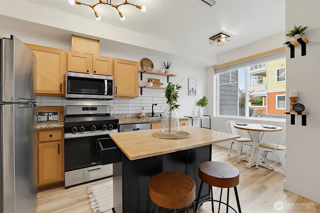 537 225th Lane NE Sammamish WA 98074