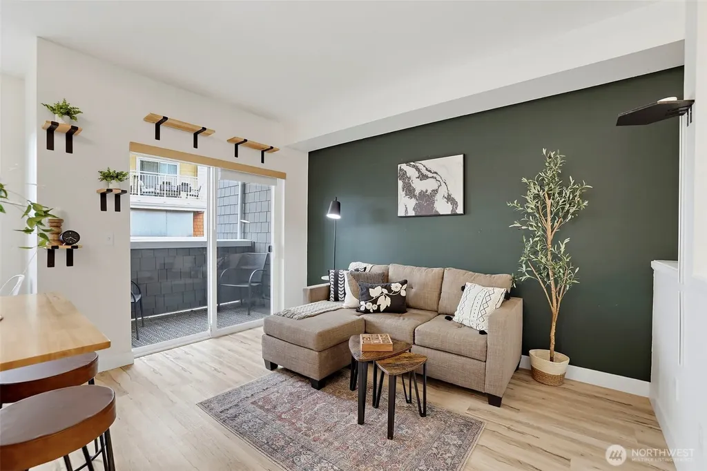 537 225th Lane NE Sammamish WA 98074