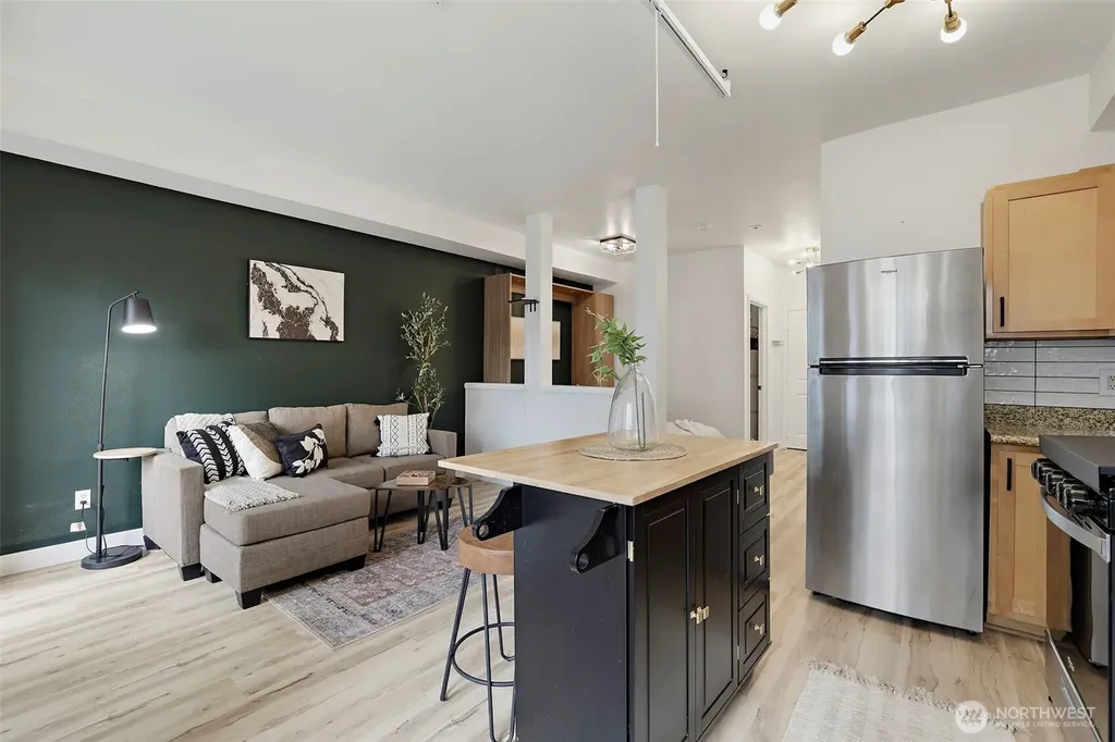 537 225th Lane NE Sammamish WA 98074