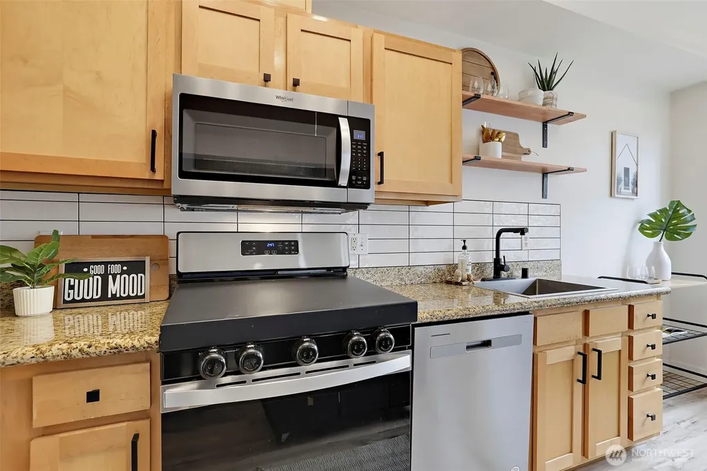 537 225th Lane NE Sammamish WA 98074