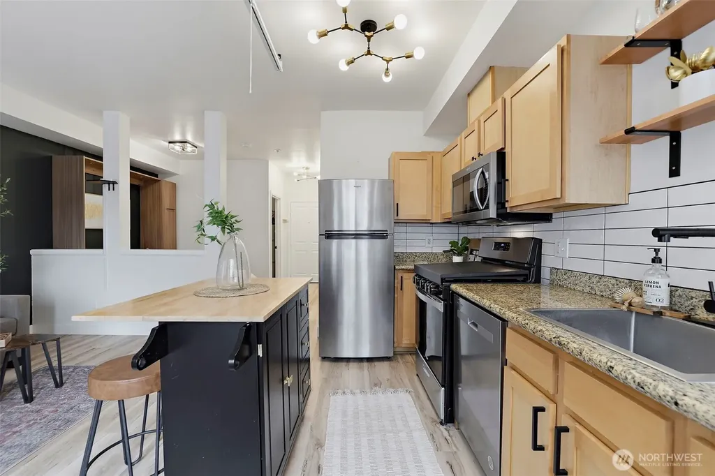 537 225th Lane NE Sammamish WA 98074
