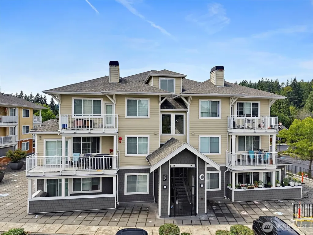 537 225th Lane NE Sammamish WA 98074
