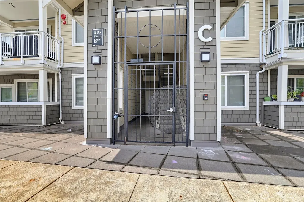537 225th Lane NE Sammamish WA 98074